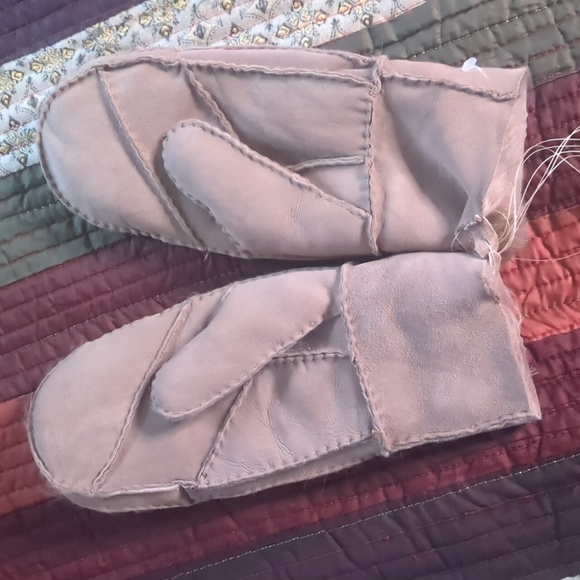 PORTOLANO* taupe suede shearling lined winter mittens size M ladies NWOT - Picture 3 of 9